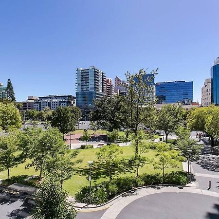Luxury Overlooking Hindmarsh Sq With Pool & Gym Adelaide Exterior photo