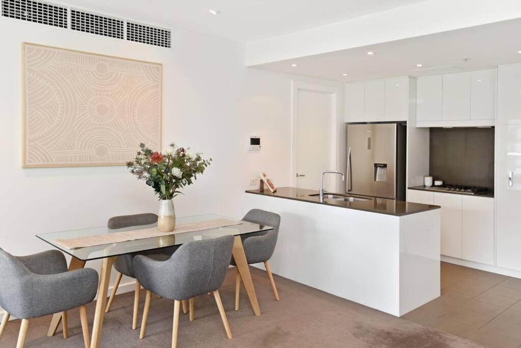 Luxury Overlooking Hindmarsh Sq With Pool & Gym Adelaide Exterior photo