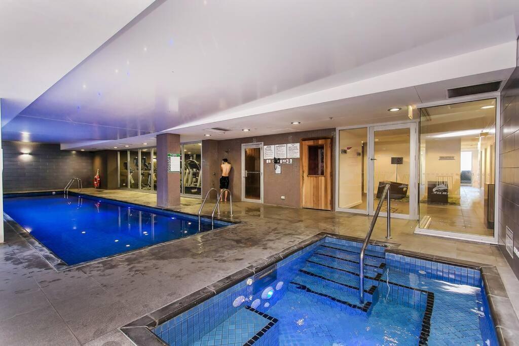 Luxury Overlooking Hindmarsh Sq With Pool & Gym Adelaide Exterior photo