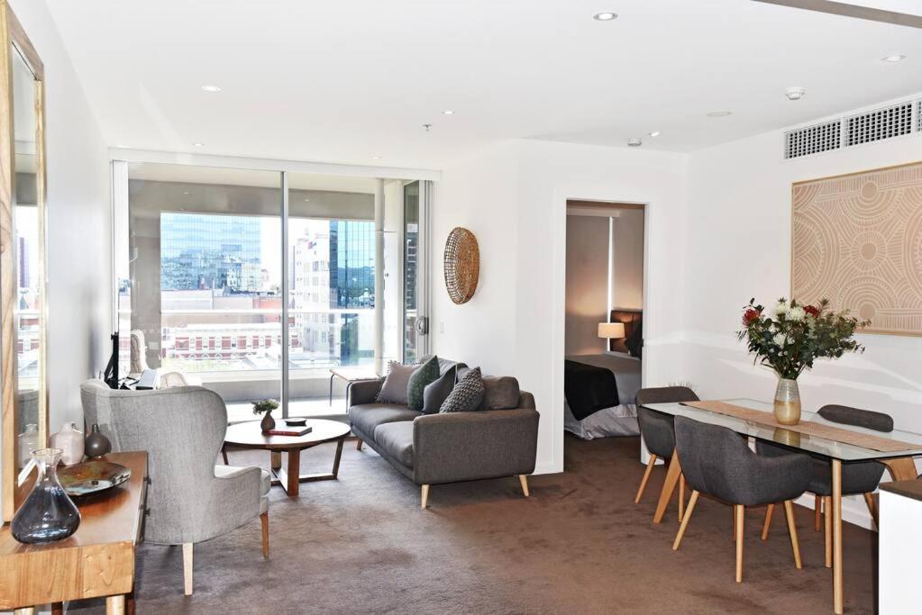 Luxury Overlooking Hindmarsh Sq With Pool & Gym Adelaide Exterior photo
