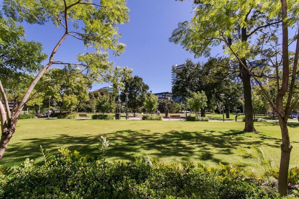 Luxury Overlooking Hindmarsh Sq With Pool & Gym Adelaide Exterior photo